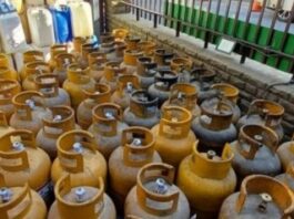 Incautan más de 500 litros de combustible y 100 garrafas en Cochabamba